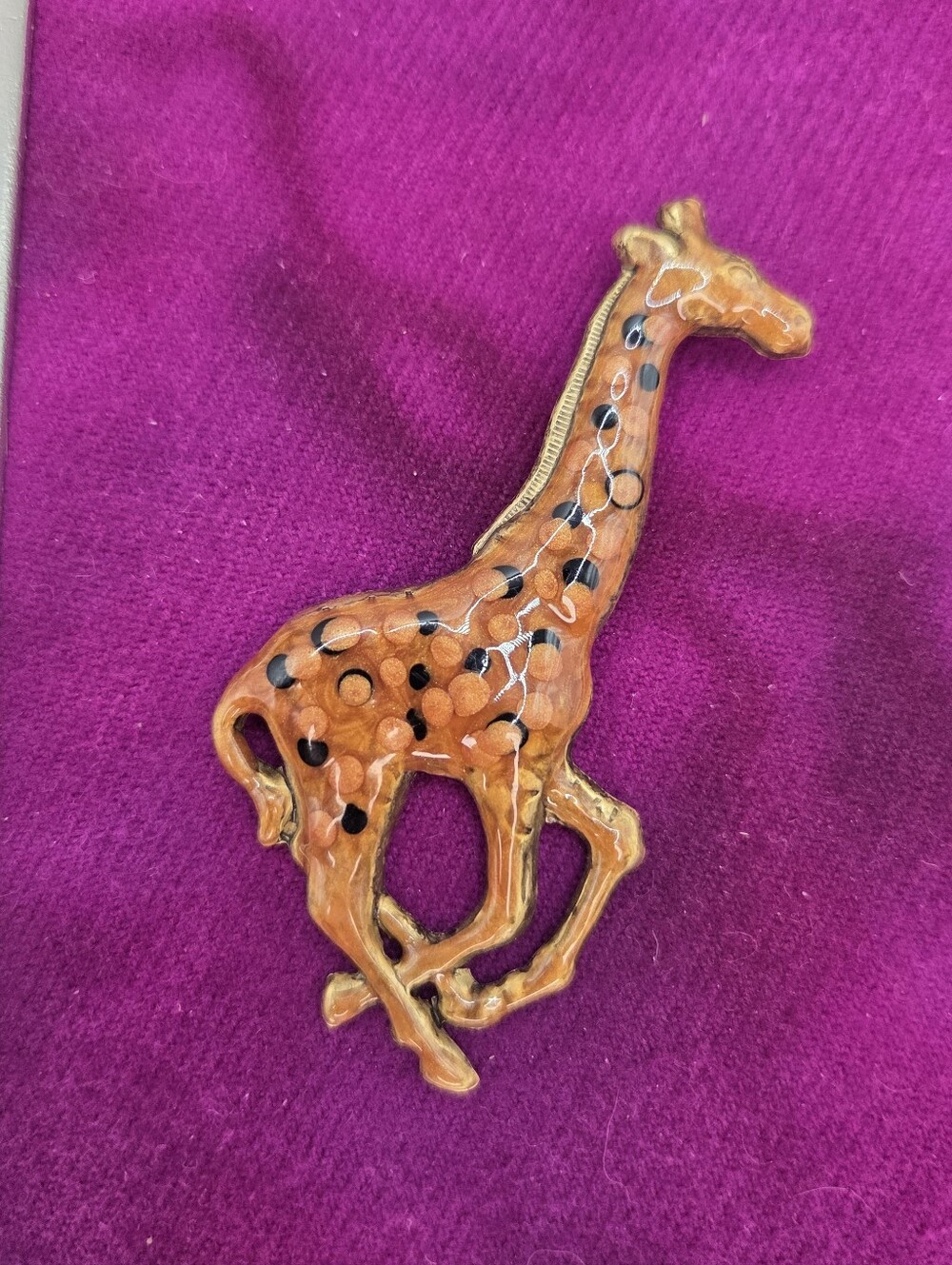 1372. Vintage Enamel Giraffe Brooch